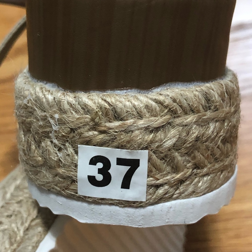 Espadrilles - Picture 4 of 5